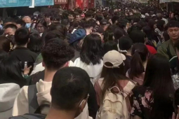 Kinh doanh - Chủ cửa hàng bán đến kiệt sức nhờ thứ "đột nhiên hot", tiền ào ào vào túi