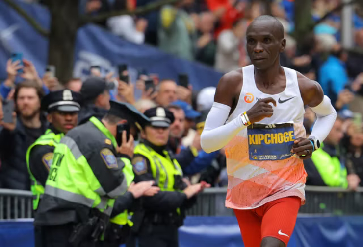 Kipchoge gây thất vọng trong lần đầu tham dự Boston Marathon 2023