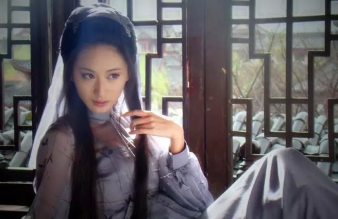 Mỹ nhân có vẻ đẹp ma mị khiến "vua biên kịch" Trung Quốc xuống dốc "không phanh" - 1