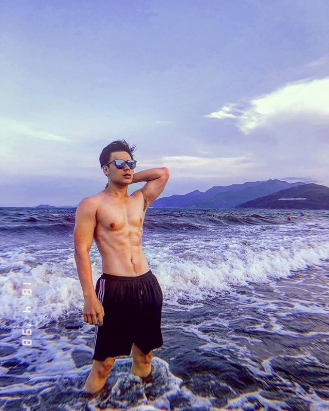 Đủ cách diện đồ đi biển hợp mốt cho chàng mùa hè này - 6