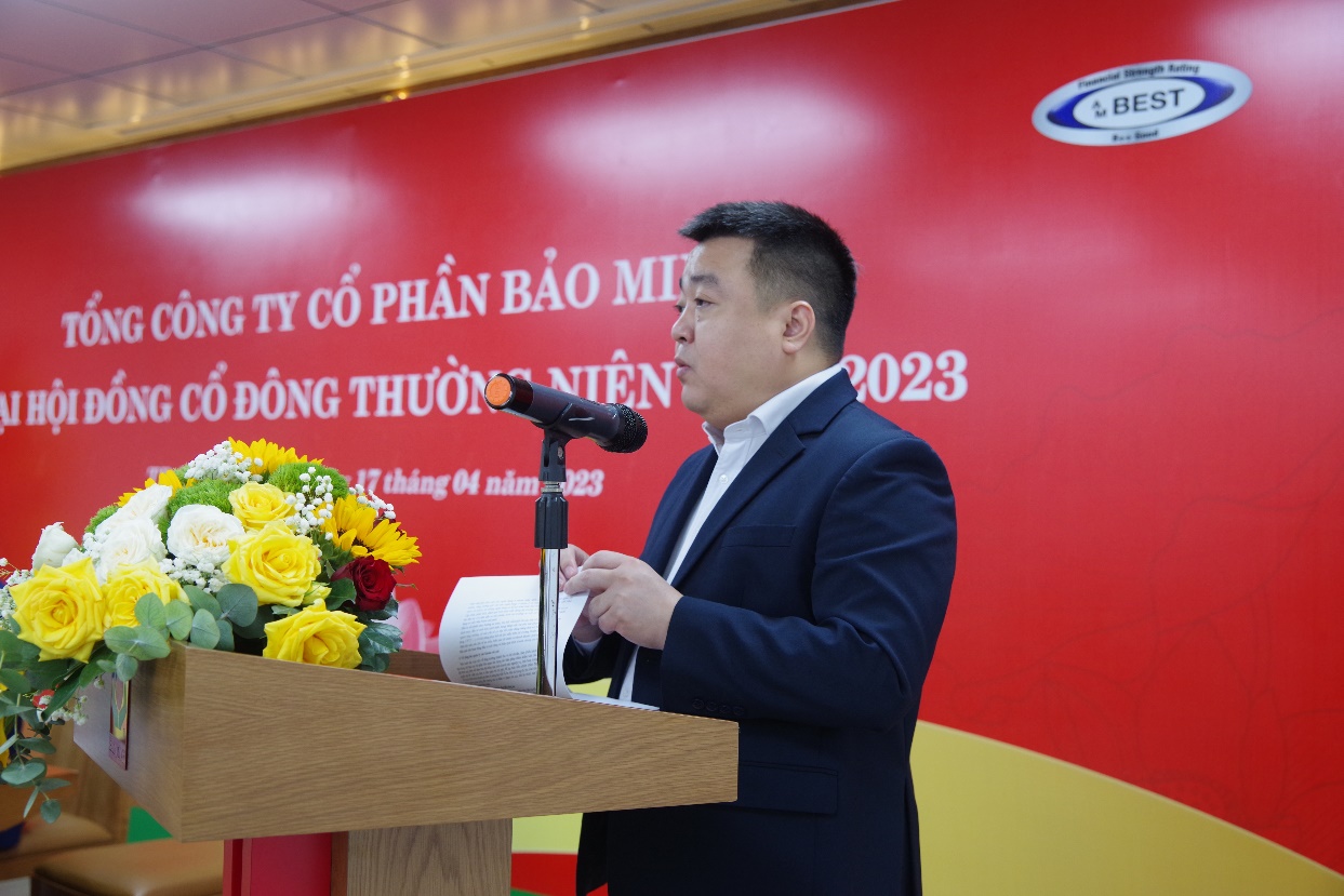 Ông Vũ Anh Tuấn – Bí Thư Đảng ủy, Thành viên Hội đồng Quản trị, Tổng Giám đốc Tổng Công ty Cổ phần Bảo Minh báo cáo tại Đại hội