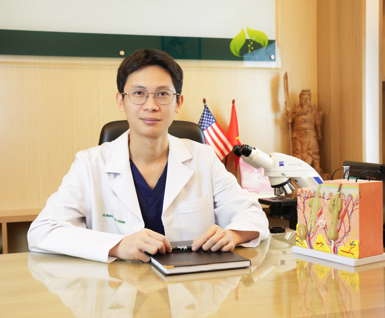 Dr Duy Thành - Bác sĩ da liễu chuyên sâu về cấy tóc tự thân