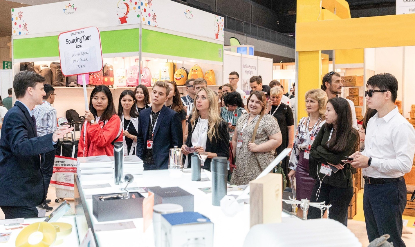 Triển lãm thu hút 6.000 khách tham quan quốc tế từ châu Mỹ, châu Âu, châu Á và các quốc gia khác.