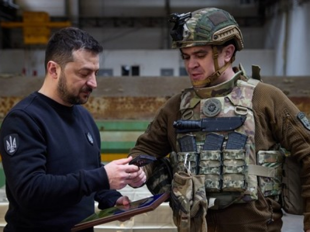 Thế giới - Tổng thống Ukraine thăm thị trấn tiền tuyến Avdiivka