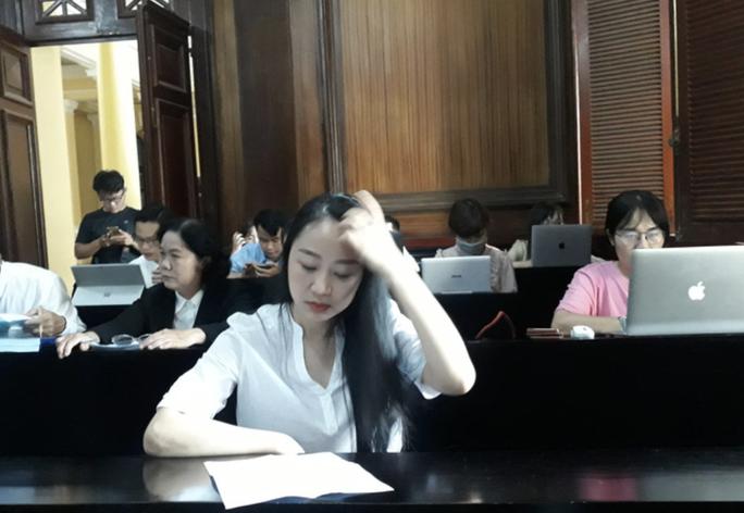 Nữ tiếp viên hàng không Nguyễn Thị Bích Hường tại phiên tòa tháng 7-2022. Ảnh: NLĐO