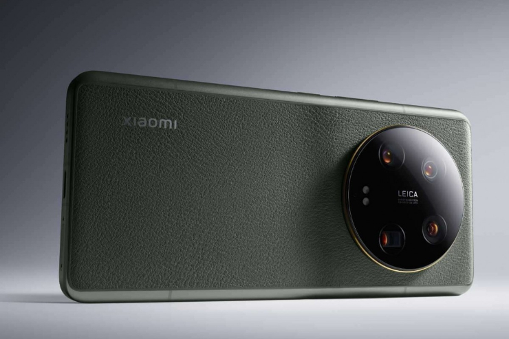 The rear camera system is extremely impressive with the support of Leica lenses.