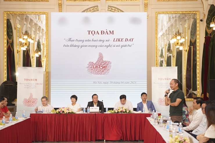 Buổi tọa đàm&nbsp;"Thực trạng văn hóa ứng xử trên không gian mạng của nghệ sỹ&nbsp;và giới trẻ" diễn ra tại Nhà hát Lớn Hà Nội.