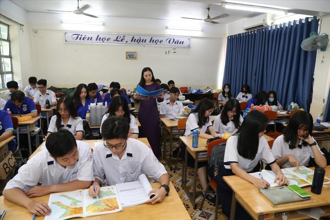Học sinh lớp 12 tại TPHCM đang trong quá trình ôn tập chuẩn bị cho kỳ thi tốt nghiệp THPT 2023. Ảnh: Nguyễn Dũng