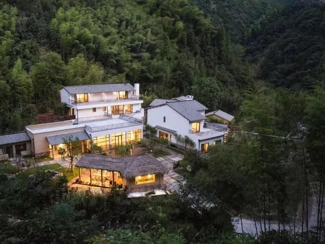 “Bỏ phố về quê”, cô gái xây lâu đài như chốn tiên cảnh