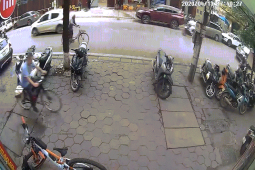 Clip: Nữ tài xế xử lý ấn tượng, tránh va chạm cụ ông đi xe đạp