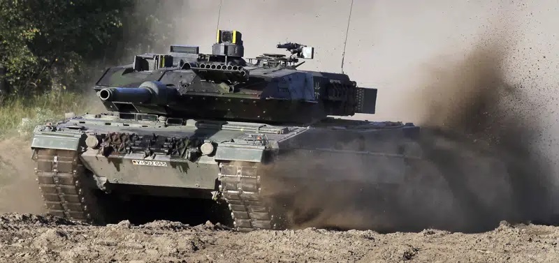 Hà Lan và Đan Mạch tuyên bố sẽ hỗ trợ 14 xe tăng Leopard 2 cho Ukraine vào đầu năm sau. Ảnh: AP