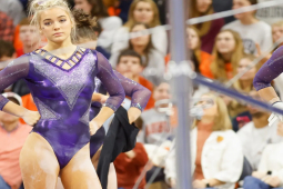 Làm đẹp - Các fan nam "phát cuồng" vì vẻ đẹp rực lửa của nữ VĐV hot nhất làng Thể dục dụng cụ Mỹ