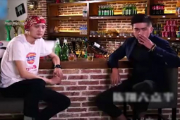 Clip hài hước - Chàng trai bị bạn thân "cắm sừng" nhưng không hề hay biết