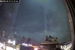 Thế giới - Quả cầu sáng khổng lồ rơi xuống Kiev khiến dân tình xôn xao