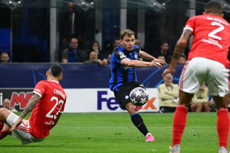 Video bóng đá Inter Milan - Benfica: Mãn nhãn siêu phẩm, rượt đuổi 6 bàn (Cúp C1) - 1