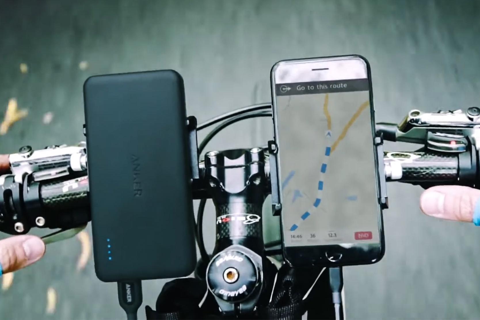 3 phụ kiện công nghệ cần thiết cho du lịch hè giảm giá lớn - 1