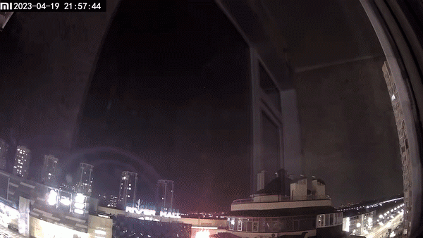 Quả cầu sáng khổng lồ rơi xuống Kiev khiến dân tình xôn xao - 1