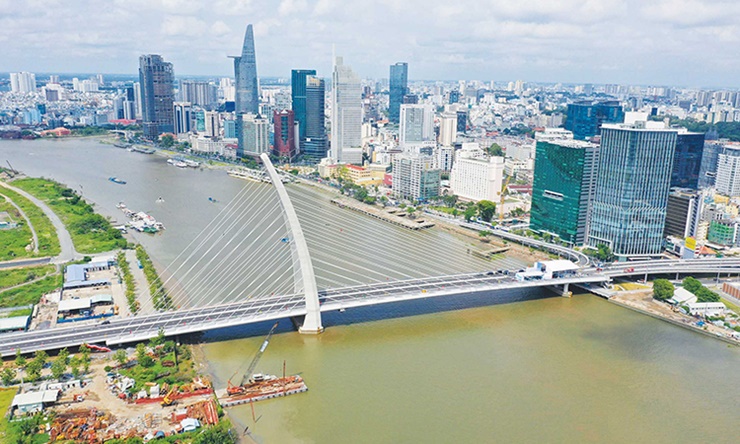 TPHCM là trung tâm công nghiệp lớn nhất nước ta vì hội tụ nhiều điều kiện thuận lợi về vị trí địa lí, tự nhiên, kinh tế xã hội.
