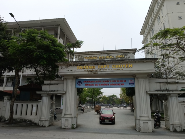 Trường THPT chuyên Đại học Vinh, nơi em N. theo học