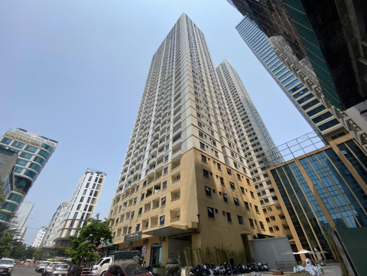 Dự án tổ hợp khách sạn Mường Thanh và căn hộ cao cấp Sơn Trà nằm ở phường Mỹ An (quận Ngũ Hành Sơn) với quy mô 42 tầng và 2 tầng hầm do Doanh nghiệp tư nhân xây dựng số 1 tỉnh Điện Biên làm chủ đầu tư. Chủ đầu tư tự ý chuyển đổi công năng tầng 2 đến tầng 5 khối chung cư vốn là không gian công cộng, bãi giữ xe thành 104 căn hộ...