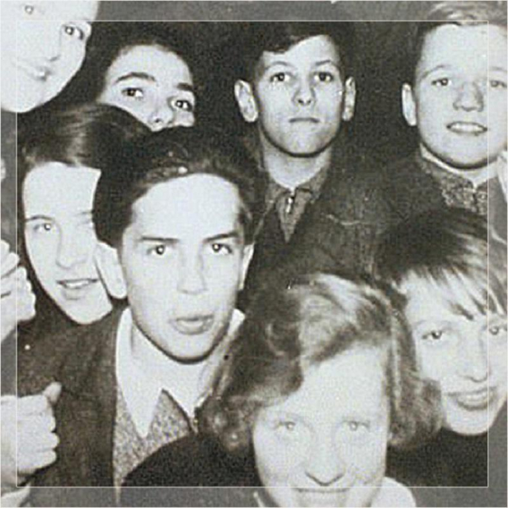 Những học sinh cuối cấp của Trường Bune Court.