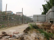 Tin tức trong ngày - Tuyến đường 64 tỷ đồng ven sông Tô Lịch thành nơi đổ rác, quây tôn kéo dài