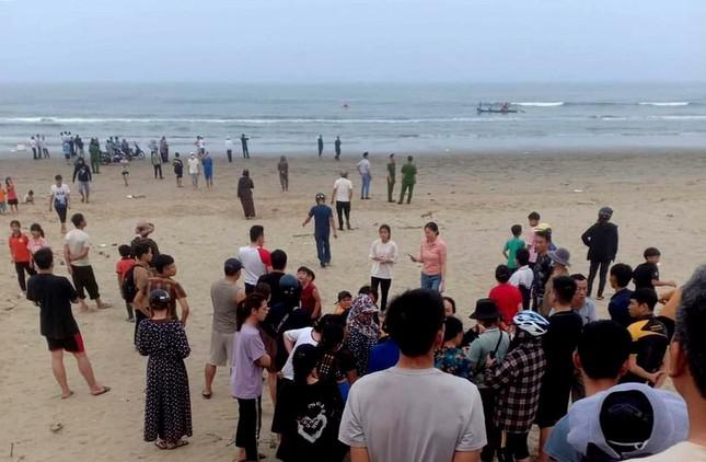 Hai học sinh tử vong, mất tích khi tắm biển ở Thanh Hóa - 1