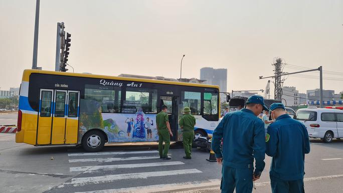 Xe buýt di chuyển theo hướng đường Ngũ Hành Sơn - Lê Văn Hiến thì bất ngờ xảy ra tai nạn.