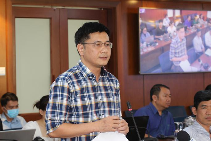 Ông Trần Dũng Hà, Phó Giám đốc BHXH TP HCM thông tin tại họp báo chiều 20-4