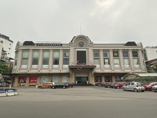 Chợ Hàng Da nằm ngay vị trí đắc địa tại trung tâm quận Hoàn Kiếm
