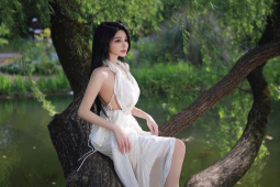 Thời trang - Người đẹp vô danh xinh như mộng, mặc áo yếm lỏng lẻo vẫn đẹp "hút hồn" bên hồ