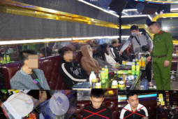 Pháp luật - ‘Độc chiêu’ hút khách của quán karaoke Hồng Kông