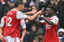 Bóng đá - Arsenal nhận cú sốc đua vô địch với Man City, "tội đồ" Saka được ưu ái