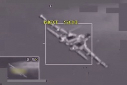 Thế giới - Công bố video tiêm kích Su-35 Nga mang vũ khí áp sát chiến đấu cơ Mỹ ở Syria