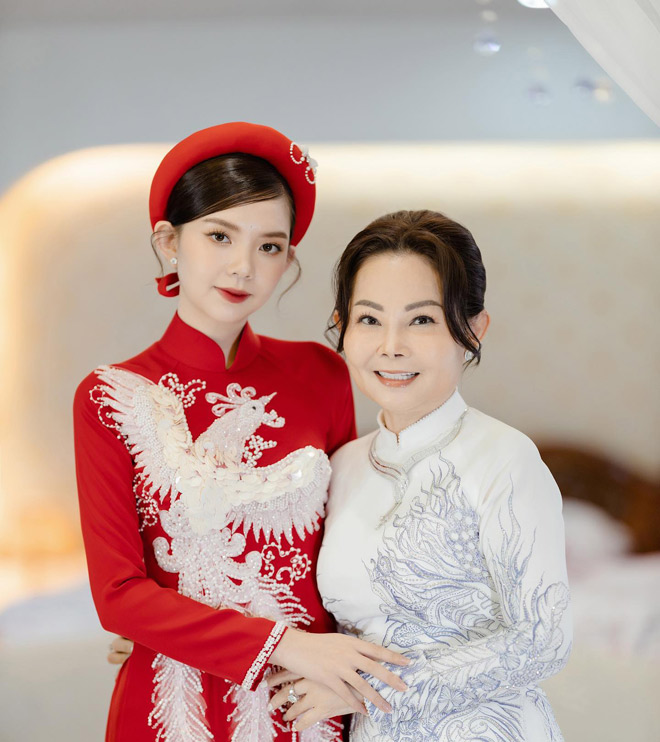 Hình ảnh trong hôn lễ của Tuyết Nhi "gây sốt" trên MXH những ngày vừa qua.