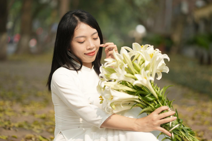 Và không thể thiếu hoa loa kèn - loài hoa của tháng tư của Hà Nội.