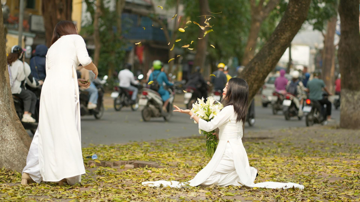Người Hà Nội nô nức checkin phố Phan Đình Phùng đón mùa lá rụng - 4