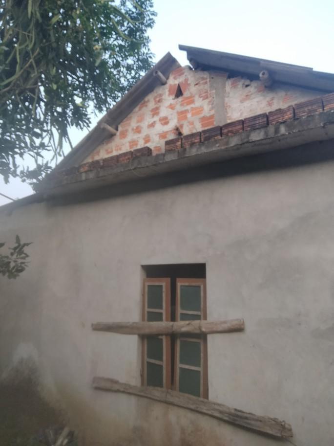  Một ngôi nhà ở huyện Gio Linh bị hư hỏng sau trận dông lốc vào chiều tối  22-4 