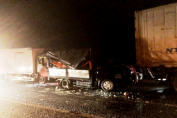 Tin tức trong ngày - 4 ô tô dính chặt trên cao tốc sau va chạm kinh hoàng, 1 người chết