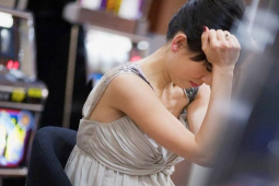 Bạn trẻ - Cuộc sống - Đến nhà cô bạn thân xinh đẹp, trông thấy một vật trong phòng ngủ về nhà tôi muốn ly hôn chồng ngay