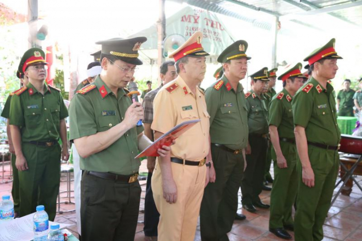 Thăng cấp bậc hàm lên trung tá và tổ chức trọng thể lễ tang đồng chí Nguyễn Xuân Hào - 2