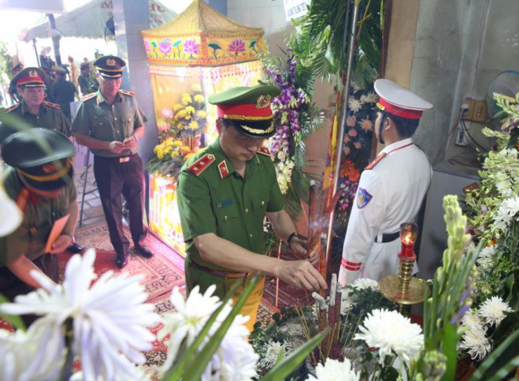 Thăng cấp bậc hàm lên trung tá và tổ chức trọng thể lễ tang đồng chí Nguyễn Xuân Hào - 4