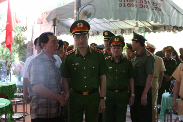 Thăng cấp bậc hàm lên trung tá và tổ chức trọng thể lễ tang đồng chí Nguyễn Xuân Hào - 1