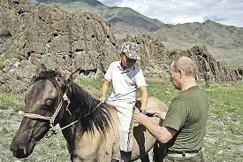 Khi còn là Thủ tướng, V.Putin tặng chiếc đồng hồ Thụy Sĩ của mình cho con người chăn cừu