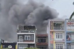 Cháy lớn giữa trưa ở Bình Định, hơn 30 chiến sĩ tới hiện trường dập lửa