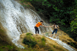 Đời sống Showbiz - Hoa hậu Kỳ Duyên khám phá thác Bản Ba