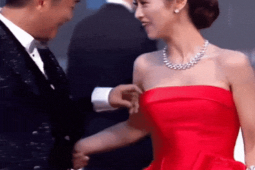 Giải trí - Loạt sự cố khiến MC vã mồ hôi vì "chữa cháy" trên sóng trực tiếp