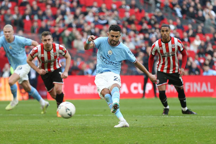 Pep Guardiola tiết lộ vì sao Mahrez lại thực hiện đá phạt đền thay vì Haaland