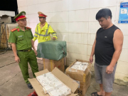 Pháp luật - Phụ lái xe khách &quot;cả gan&quot; nhận vận chuyển gần 10.000 bao thuốc lá lậu