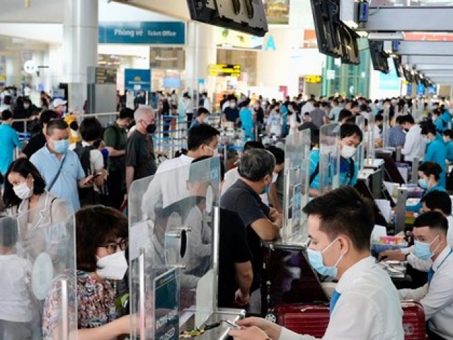 Thị trường - Tiêu dùng - Vé máy bay vừa mở bán đã bị "vét sạch"